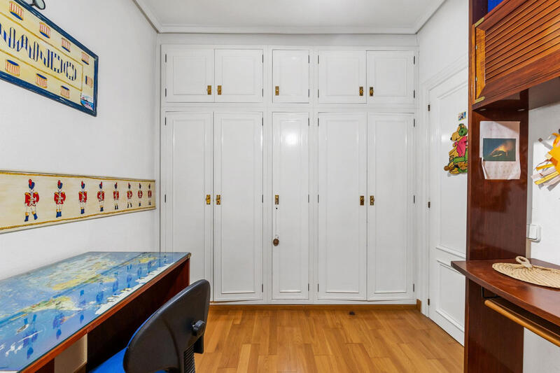 4 Schlafzimmer Appartement zu verkaufen