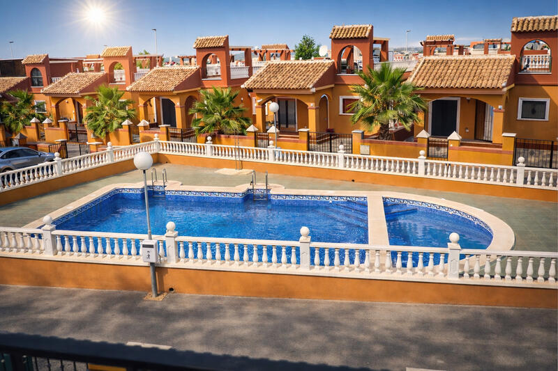 Radhus till salu i Torrevieja, Alicante