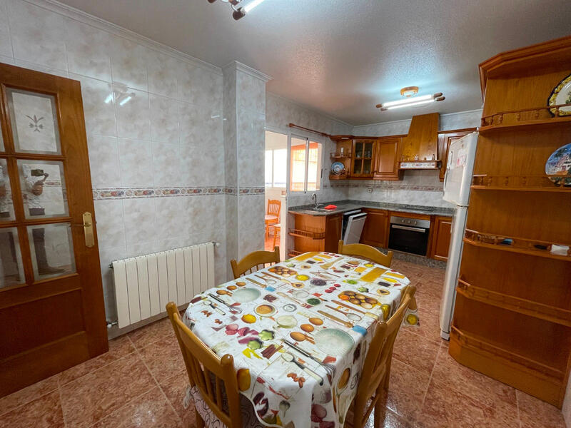 5 bedroom Townhouse for sale