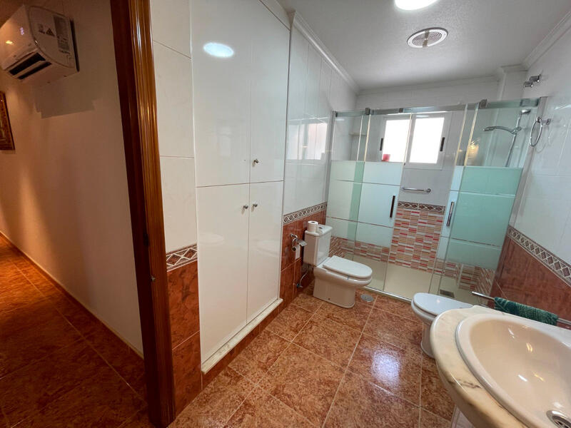 5 bedroom Townhouse for sale