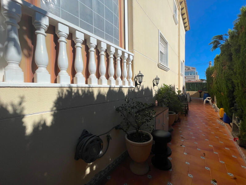 4 Cuarto Villa en venta