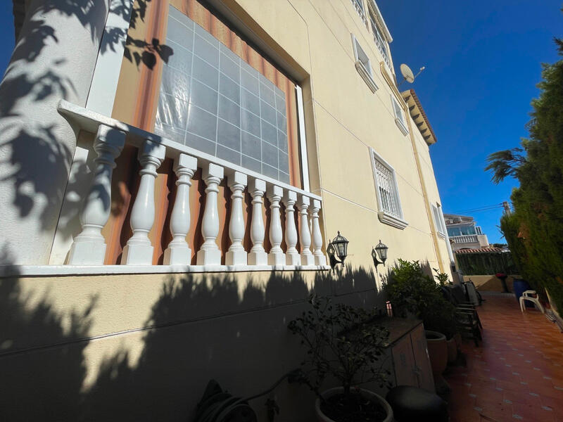 4 Cuarto Villa en venta