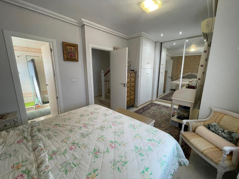 4 Cuarto Villa en venta