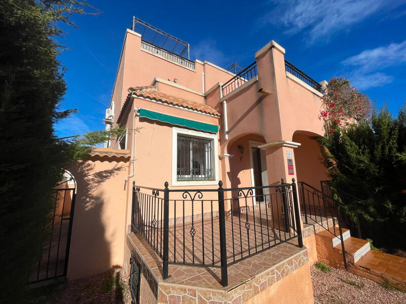 городская тюрьма продается в Los Montesinos, Alicante