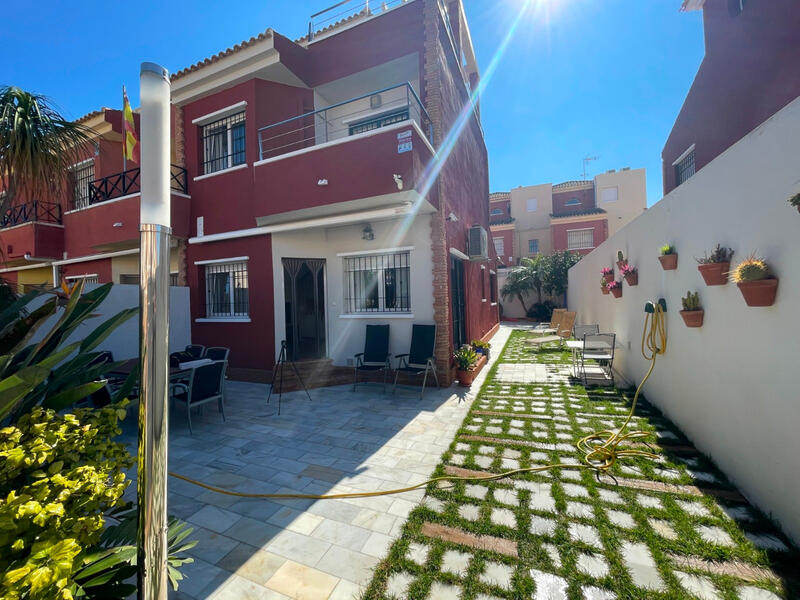 Townhouse for sale in Pilar de la Horadada, Alicante