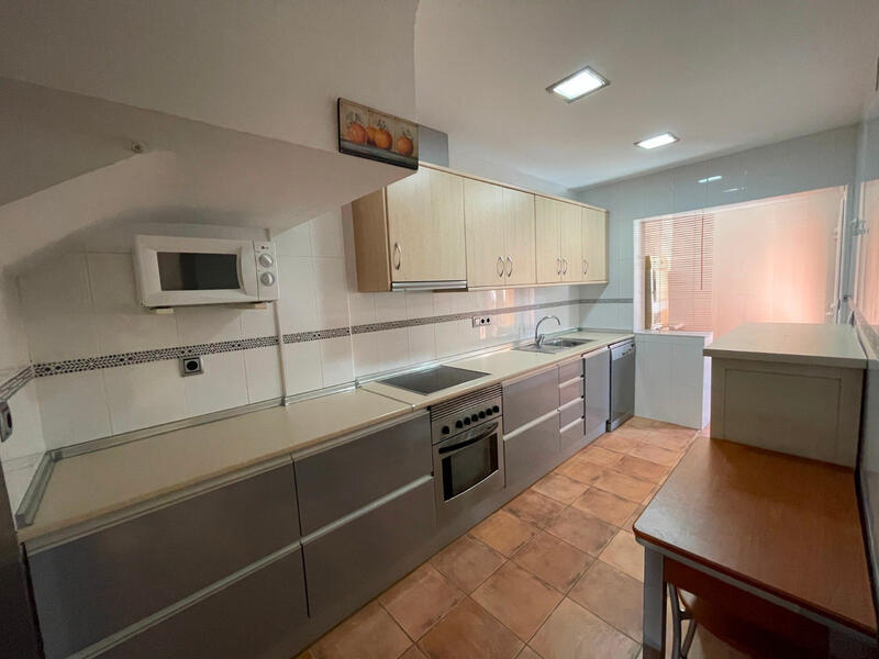 4 bedroom Townhouse for sale