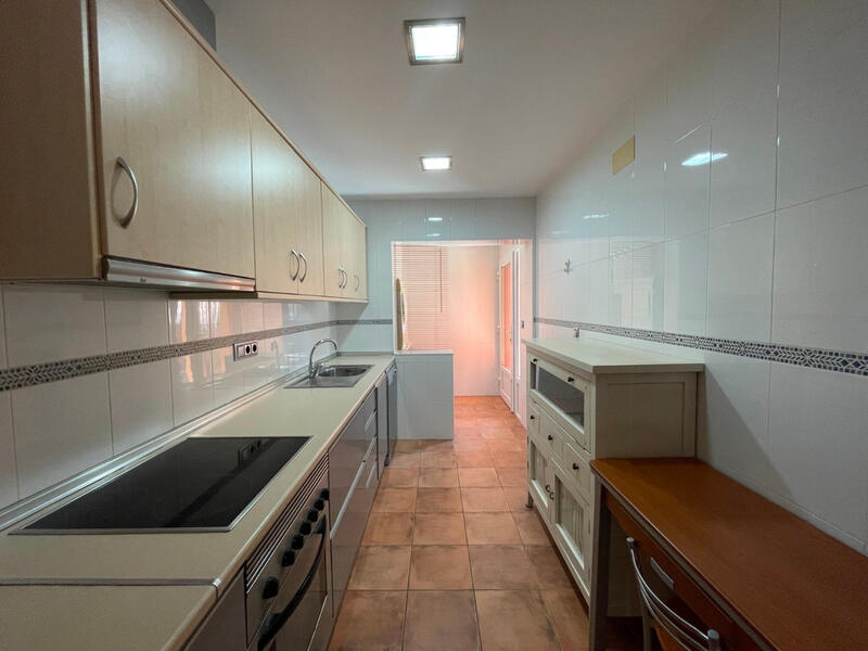 4 bedroom Townhouse for sale