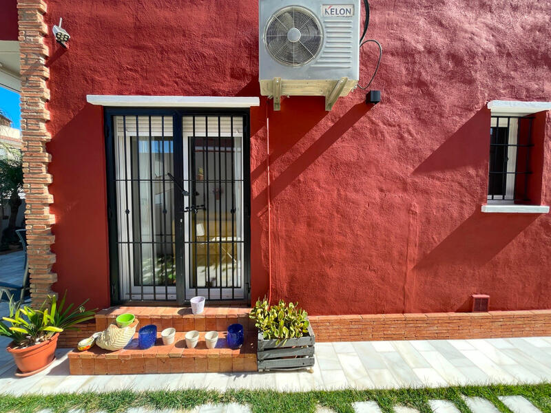4 bedroom Townhouse for sale