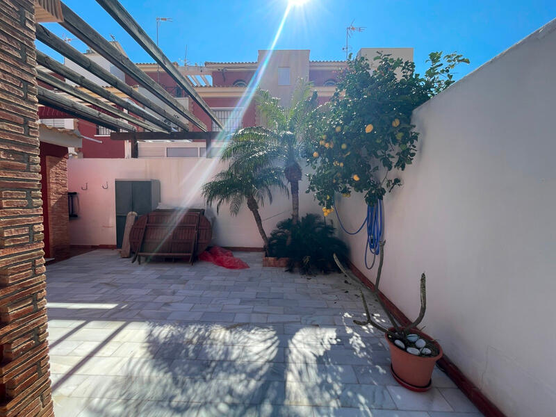 4 bedroom Townhouse for sale