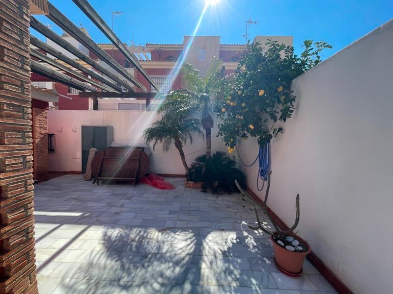 4 bedroom Townhouse for sale