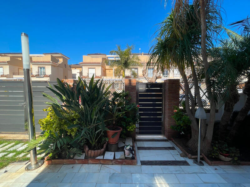 4 bedroom Townhouse for sale