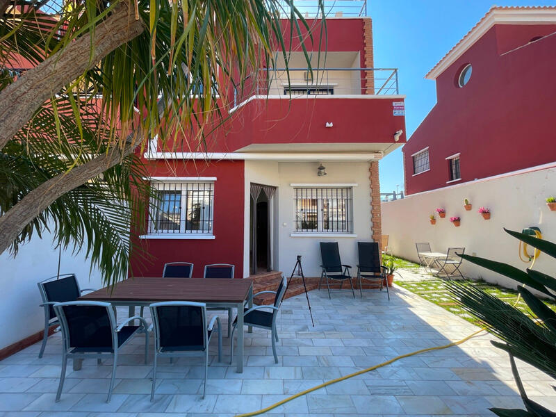 4 bedroom Townhouse for sale