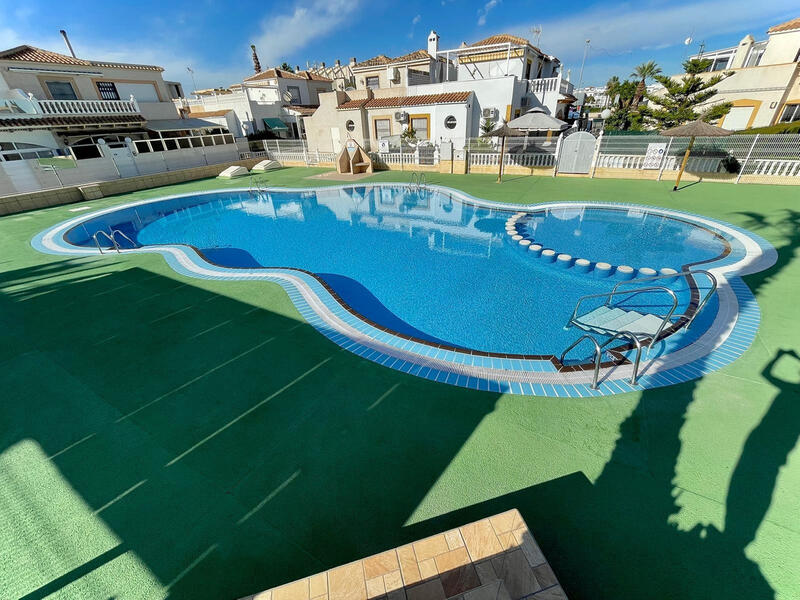 Radhus till salu i Playa Flamenca, Alicante