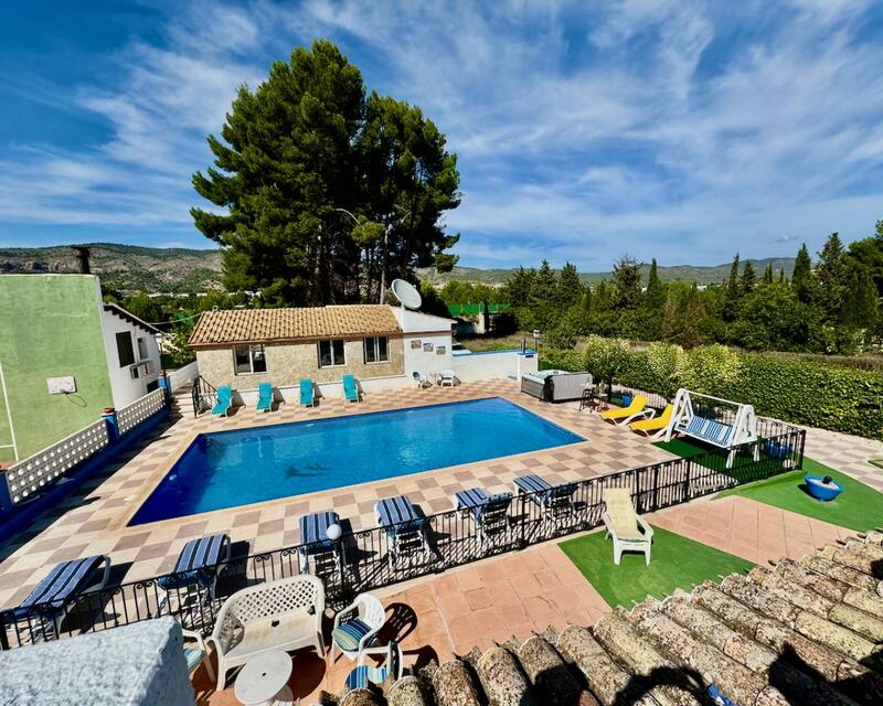 8 bedroom Country House for sale 8 bedroom Country House for sale