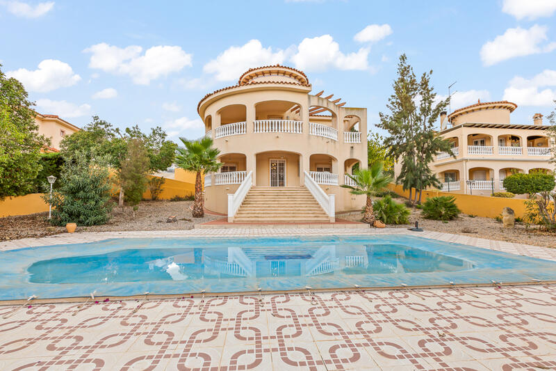 4 Cuarto Villa en venta