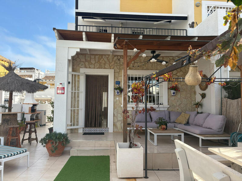 Byhus til salg i Algorfa, Alicante