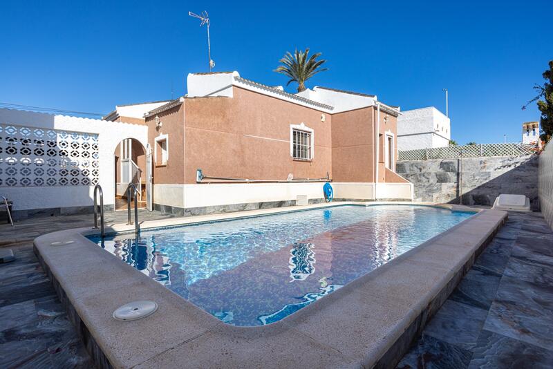 3 soveværelse Villa til salg i Torrevieja, Alicante