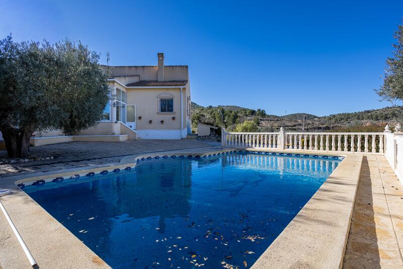 3 bedroom Country House for sale
