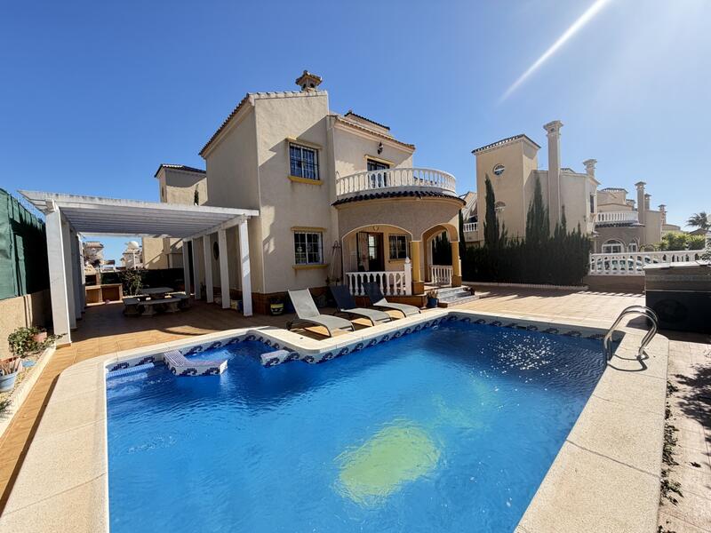 3 chambre Villa à vendre dans Villamartin, Alicante