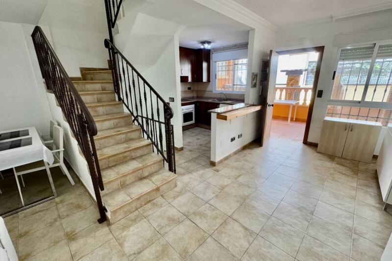 5 спальная комната городская тюрьма продается в Guardamar del Segura, Alicante
