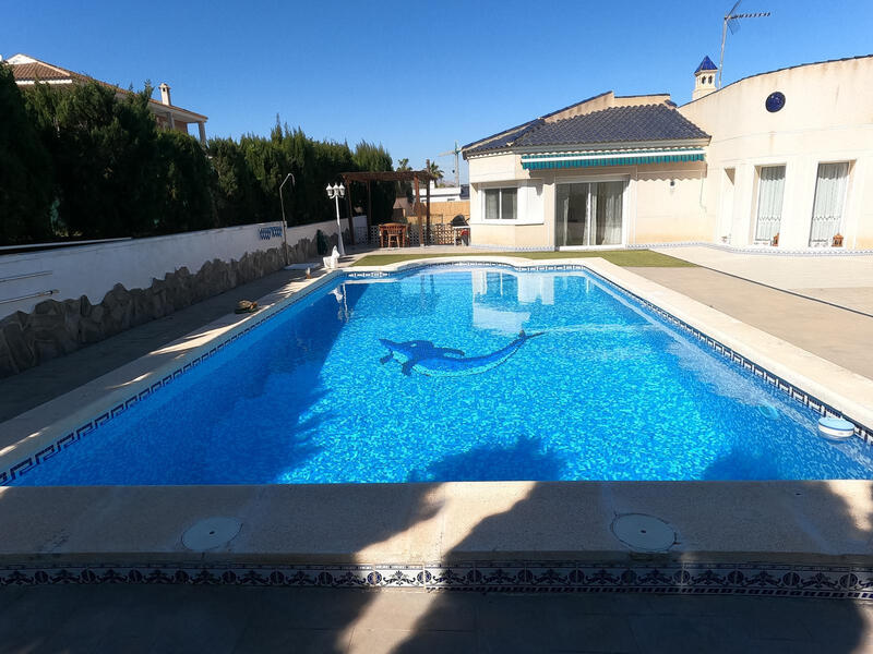 4 bedroom Villa for sale in Algorfa, Alicante