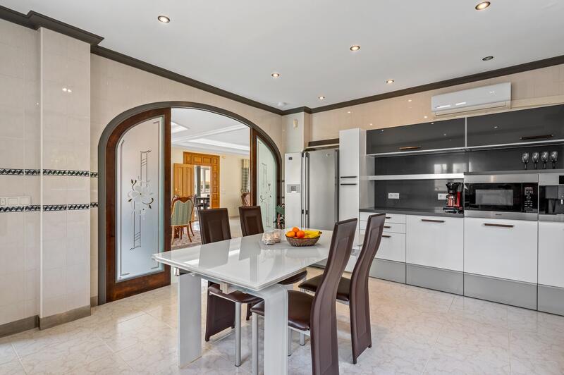 4 Cuarto Villa en venta