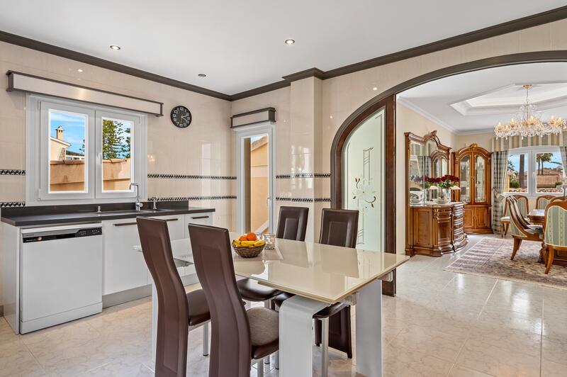 4 Cuarto Villa en venta