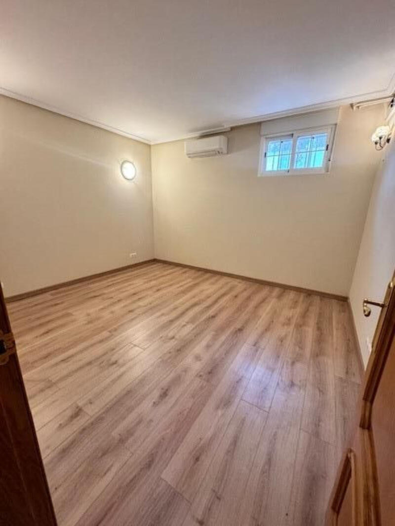 4 Cuarto Villa en venta