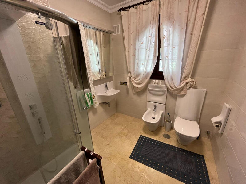 4 Cuarto Villa en venta