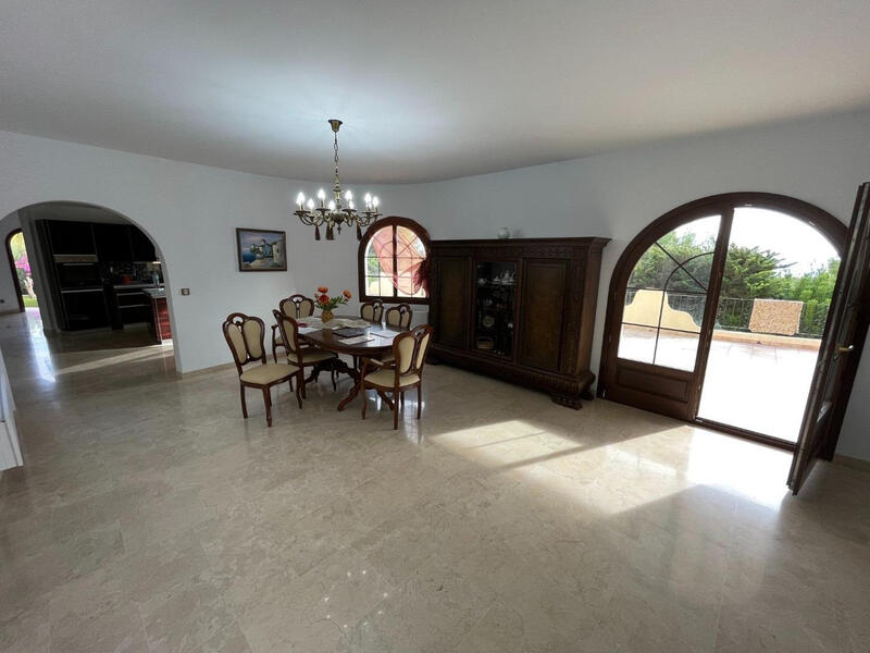 4 Cuarto Villa en venta