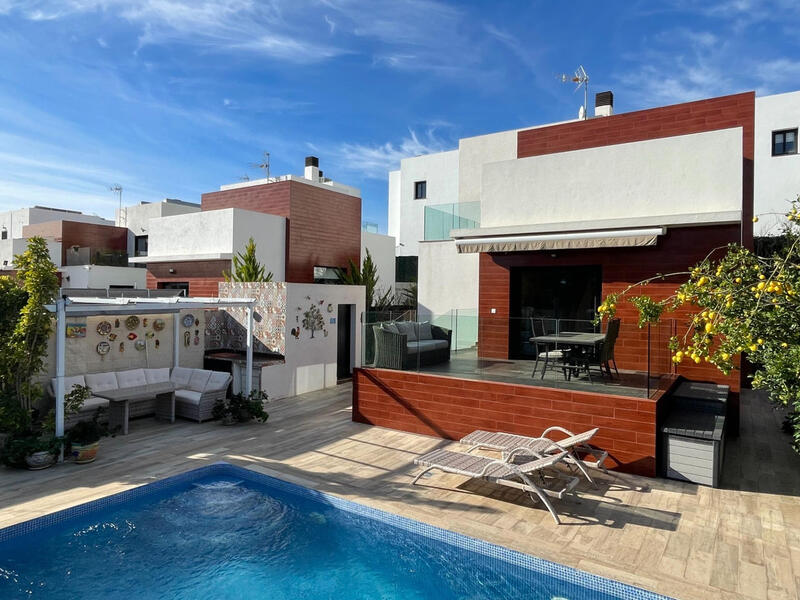 3 спальная комната вилла продается в Polop, Alicante
