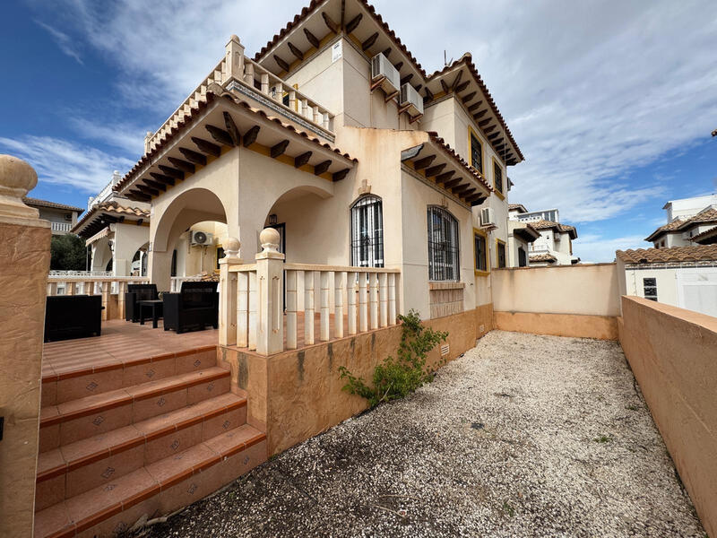 2 Cuarto Villa en venta
