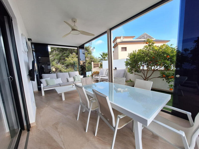 3 slaapkamer Villa Te koop in Villamartin, Alicante