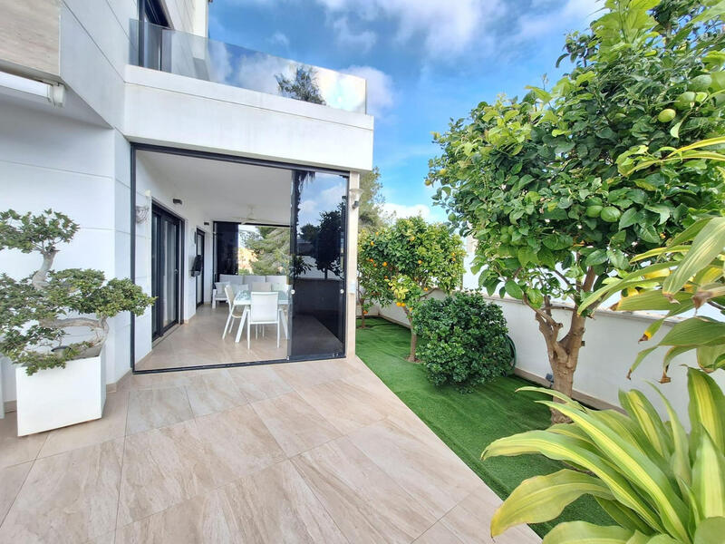 3 slaapkamer Villa Te koop in Villamartin, Alicante