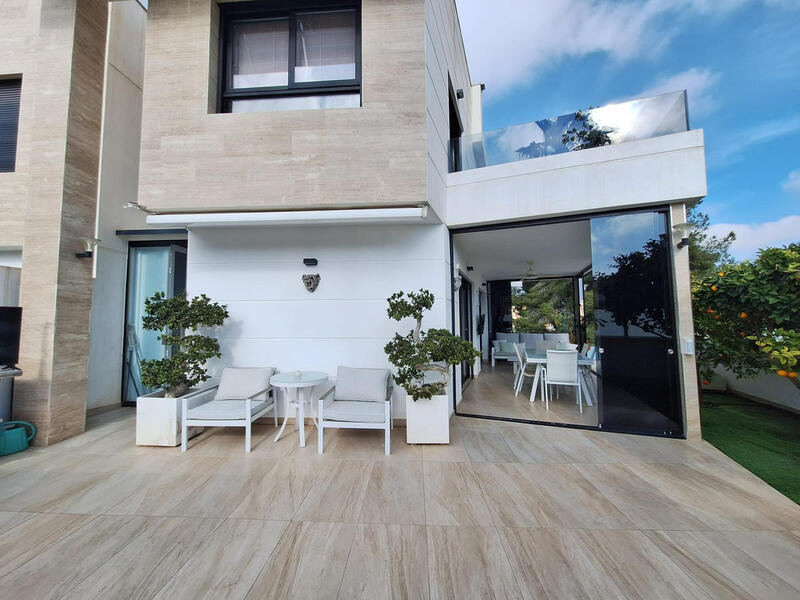 3 slaapkamer Villa Te koop in Villamartin, Alicante