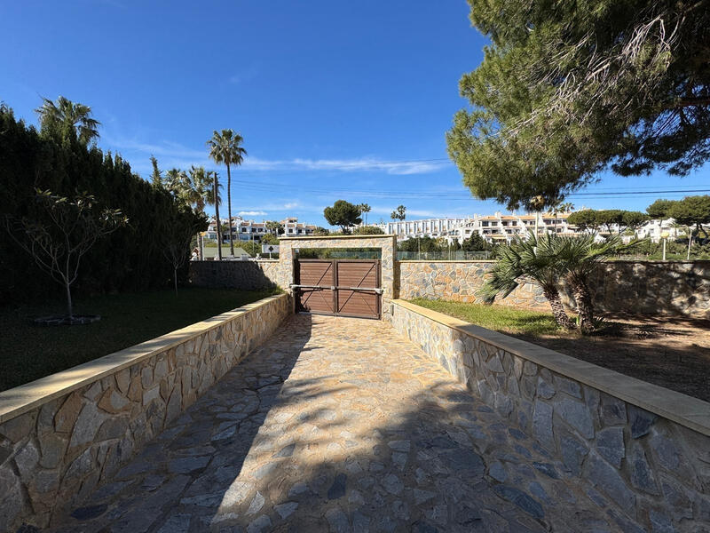 3 slaapkamer Villa Te koop in Cabo Roig, Alicante