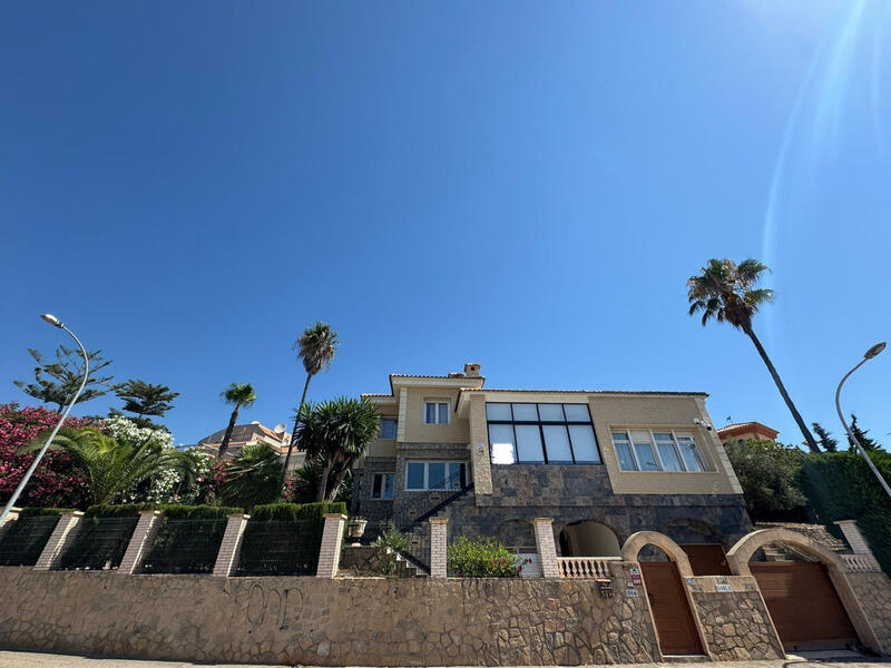 5 Schlafzimmer Villa zu verkaufen in Campoamor, Alicante