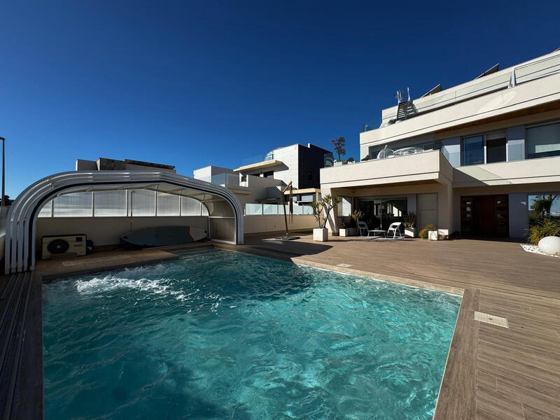4 slaapkamer Villa Te koop