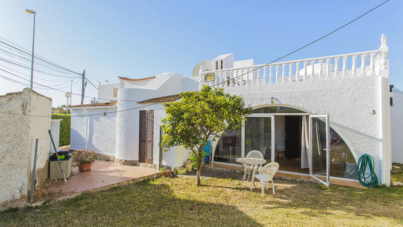 Byhus til salg i Playa Flamenca, Alicante