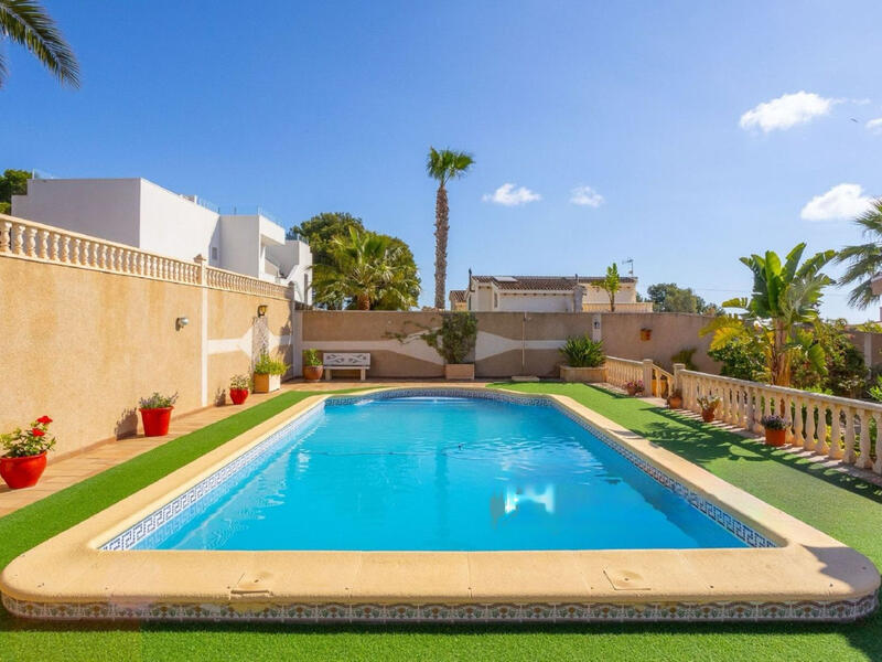 4 slaapkamer Villa Te koop in Torrevieja, Alicante