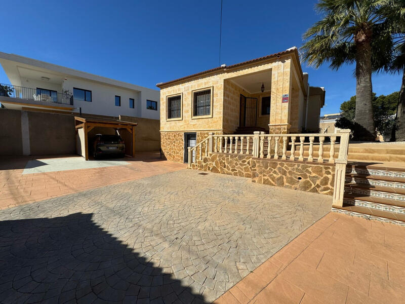 4 slaapkamer Villa Te koop in Torrevieja, Alicante