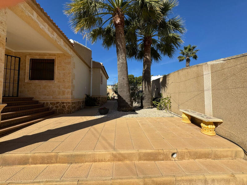 4 slaapkamer Villa Te koop in Torrevieja, Alicante