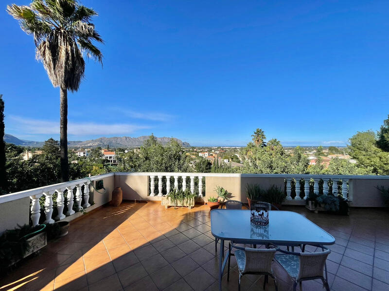 Villa til salgs i Pedreguer, Alicante