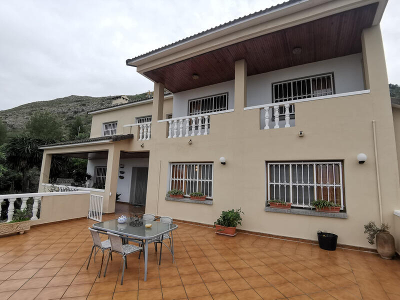 5 bedroom Villa for sale