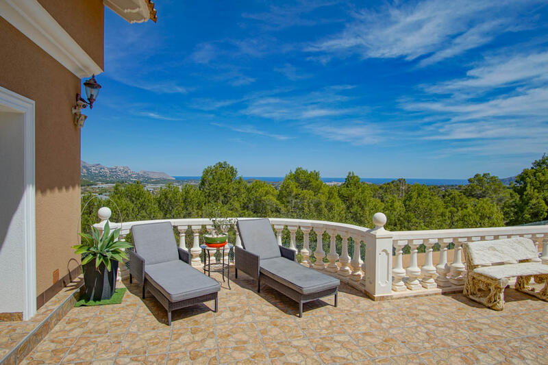 8 bedroom Villa for sale