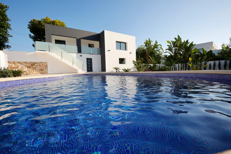 Villa for sale in Pinoso, Alicante