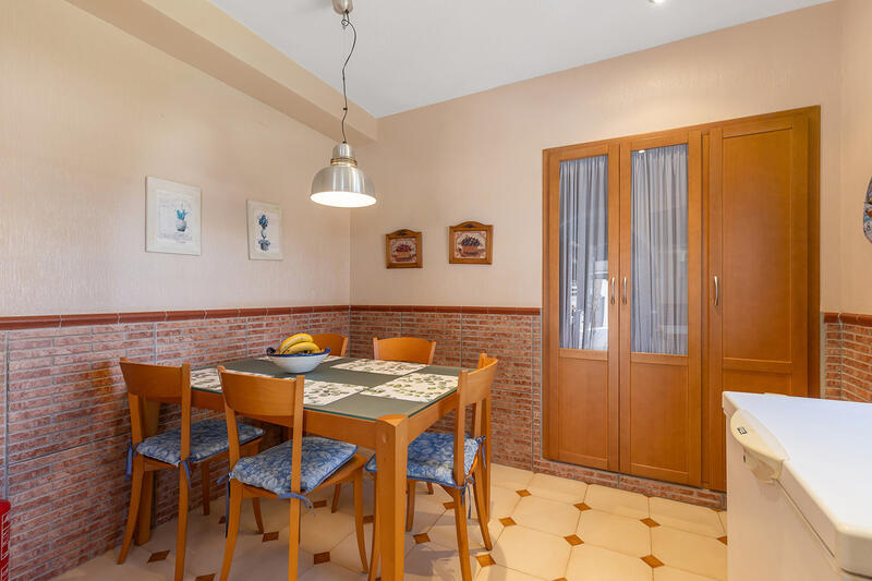 4 спальная комната вилла продается