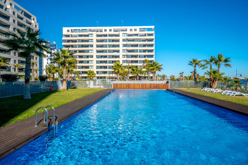 3 спальная комната квартира продается в Punta Prima, Alicante
