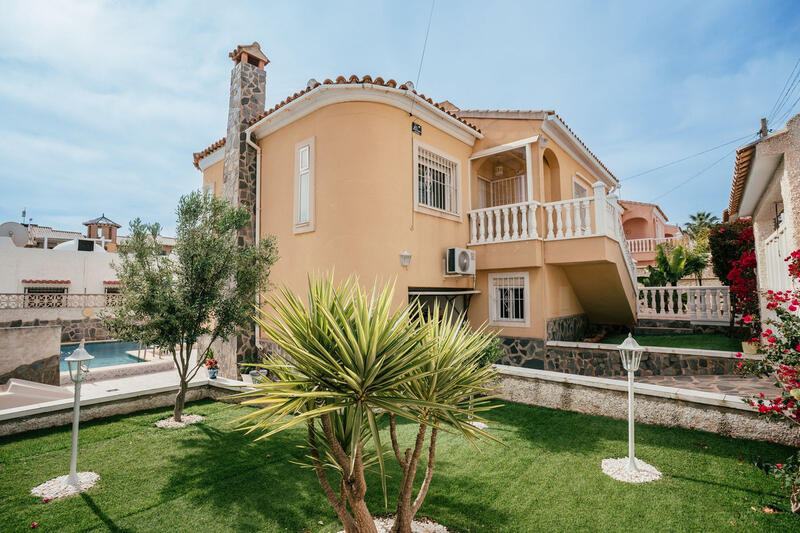 Villa for sale in Villamartin, Alicante