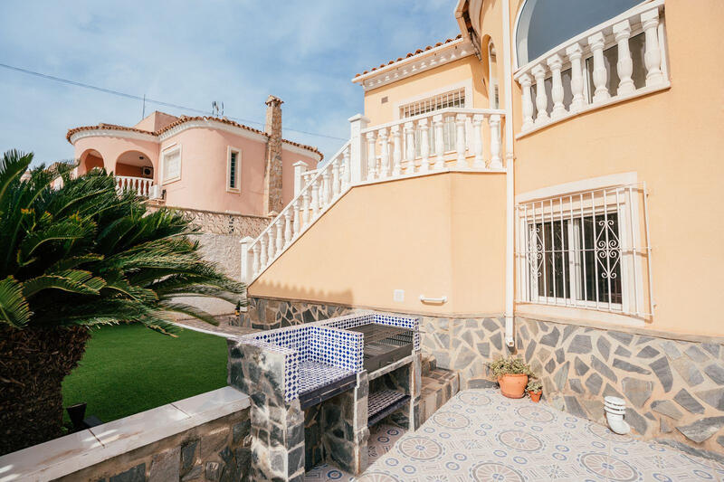 4 Cuarto Villa en venta